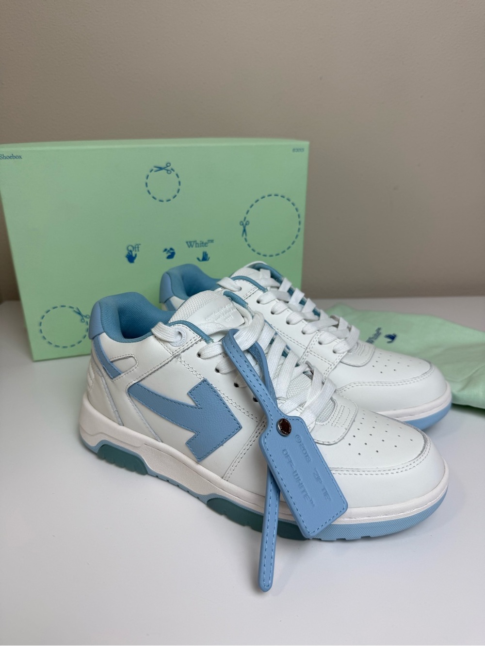 OFF WHITE Men’s Out Of Office White & Light Blue Arrow Sneakers